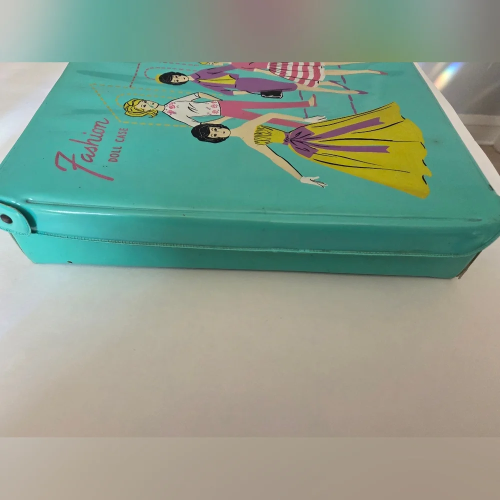 Rare Vintage 1960s Fashion Doll Accessory Case In Green/Aqua Color. Used